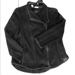 Akris Punto zippered mesh jacket w curved hem